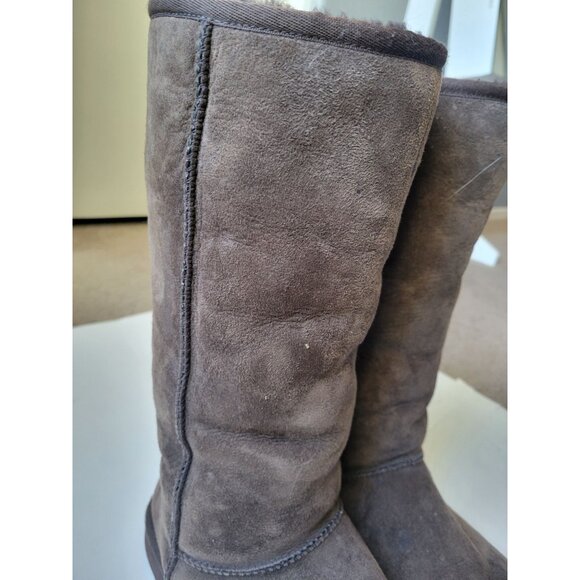 UGG Women’s Classic Tall Boots Chocolate Brown Sheepskin Lined – Mid-Calf Size 9 - Picture 4 of 13